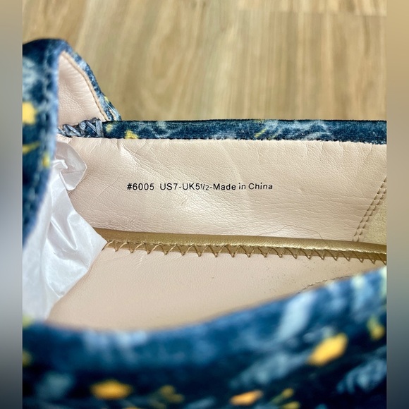 CAbi 6005 Velvet Carnaby Loafer Shoes Size 7 Floral Gold Chain Embelli E… - Picture 6 of 6